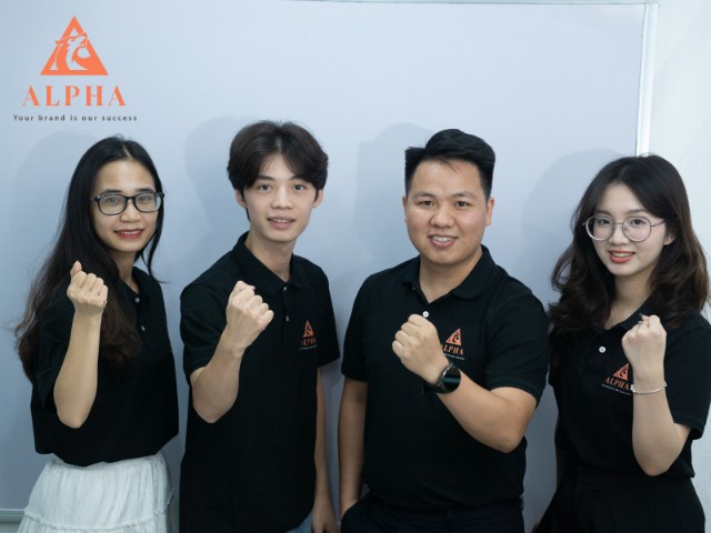 CEO Alpha Agency cùng đội ngũ nhân sự