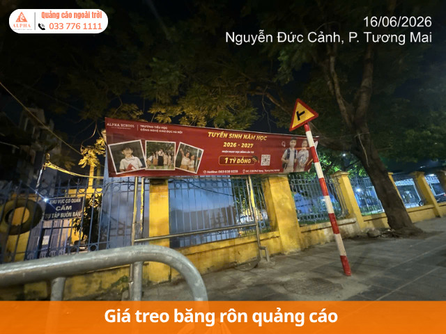 Giá treo băng rôn quảng cáo