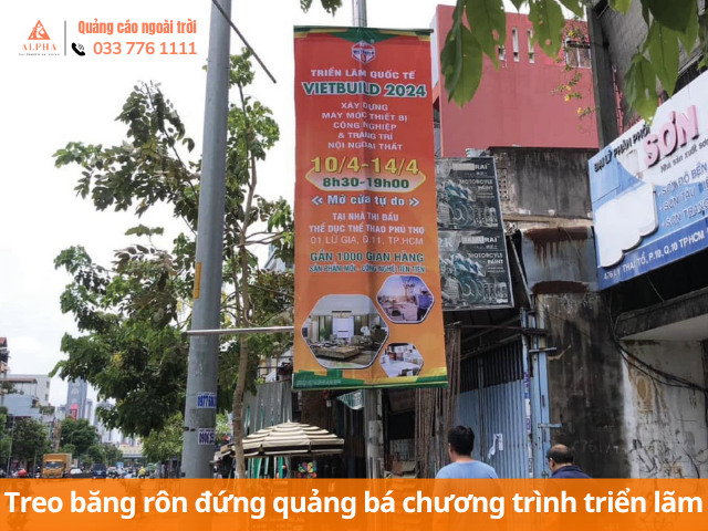 Treo bandroll đứng quảng bá chương trình triển lãm