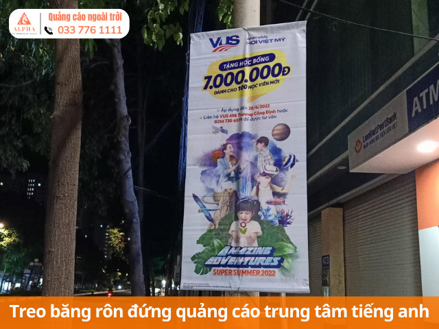 Treo băng rôn đứng quảng cáo trung tâm tiếng anh