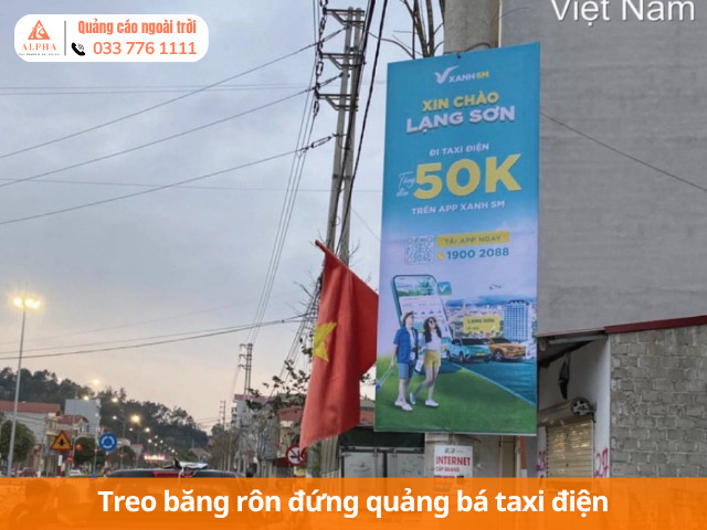 Treo băng rôn đứng quảng bá taxi điện
